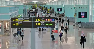 Niño es abandonado en aeropuerto