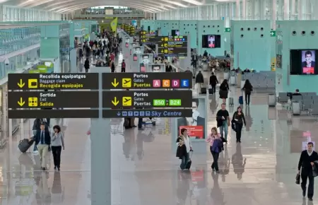 Nio es abandonado en aeropuerto
