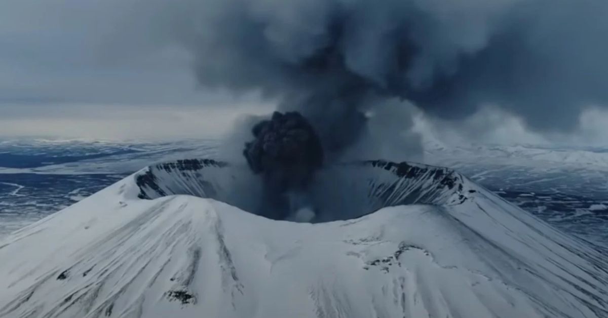 Rusia: Volcán entra en erupción luego de 450 años en la misma zona del terremoto de 8.8