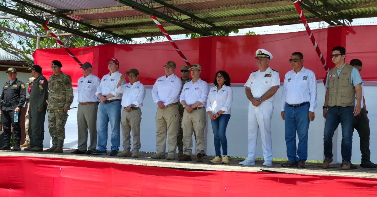 Ministros de Estado llegaron a la isla Santa Rosa: Se realizan actos oficiales durante tensión con Colombia