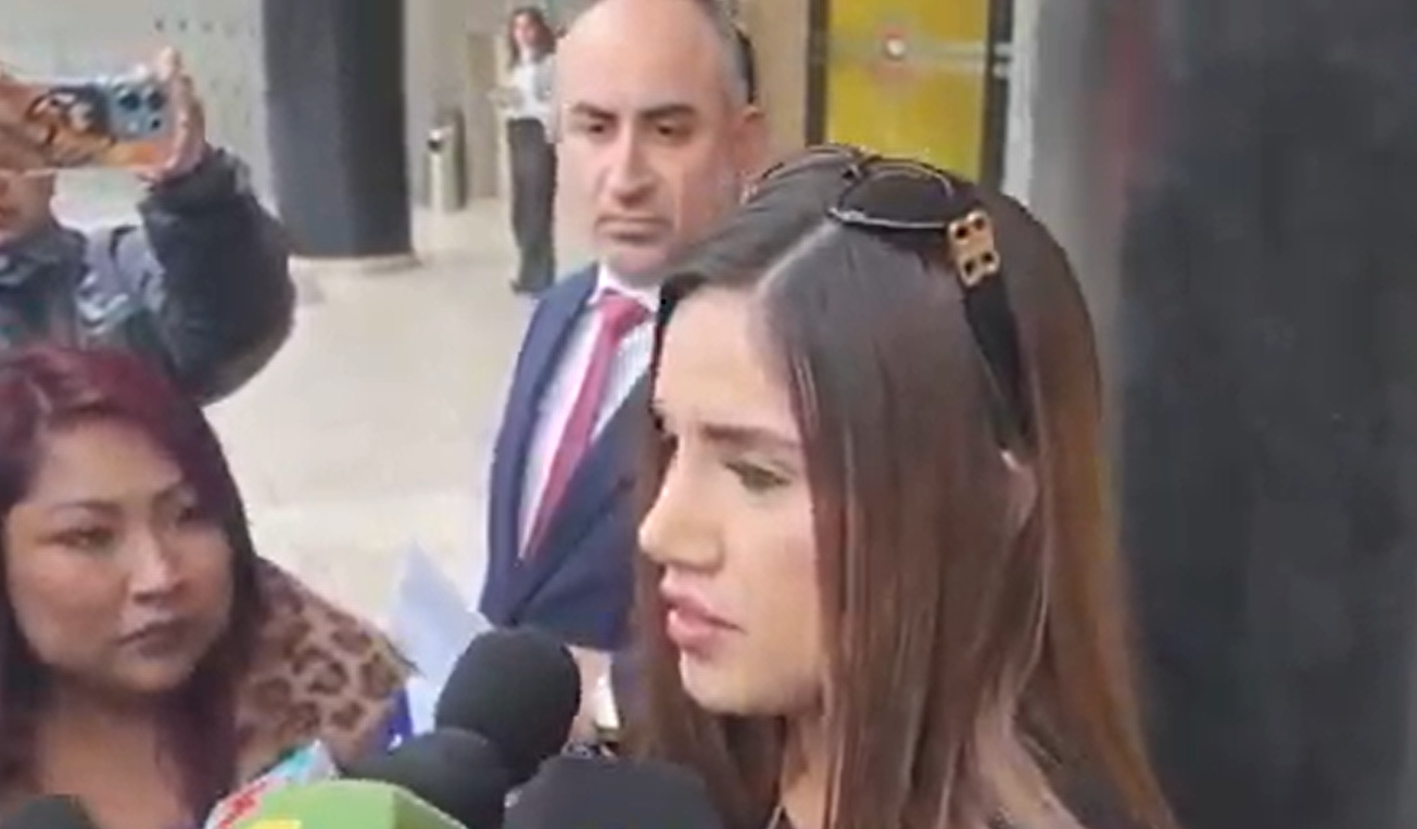 Darinka Ramrez a la salida del centro conciliatorio.