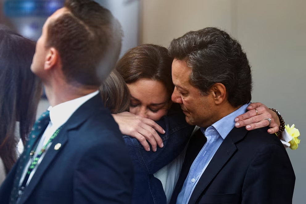 Familiares despiden a Miguel Uribe