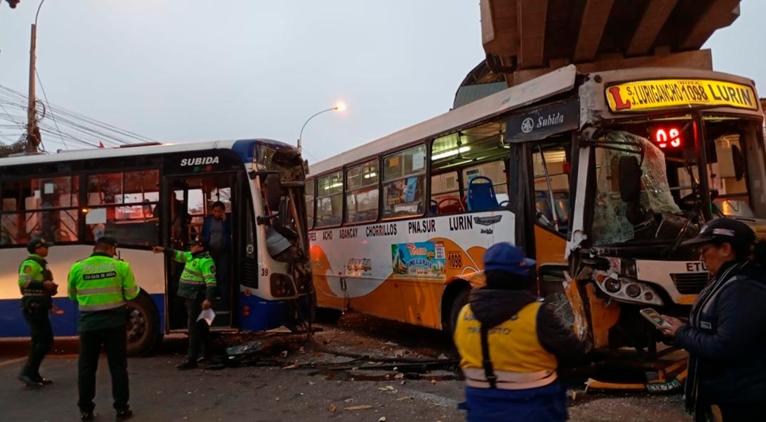 Choque entre unidad del Corredor Azul y bus deja heridos en Caja de Agua.