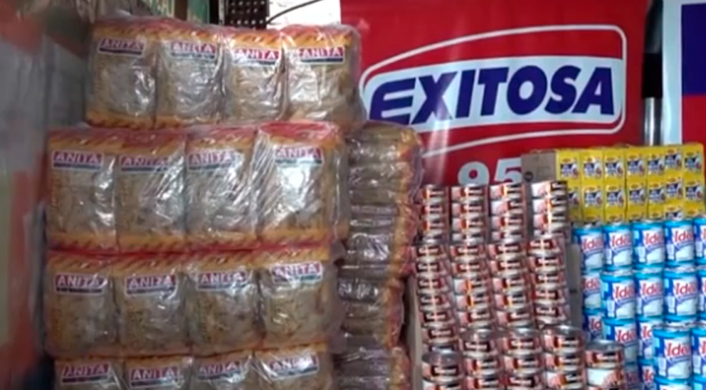 Donacin de una tonelada de alimentos de primera necesidad.
