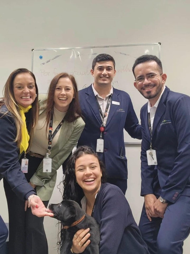 Miembros de una aerolnea con Zrich.