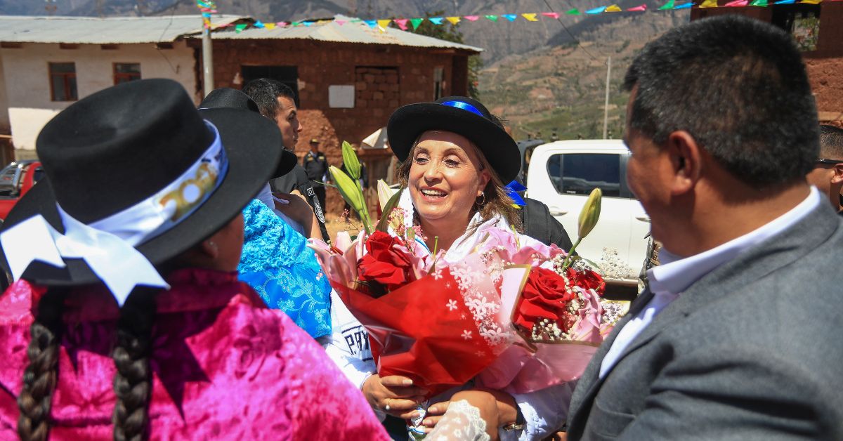 Dina Boluarte: Apostemos por candidatos que respeten la Constitución y no den un salto al vacio con estado fallidos