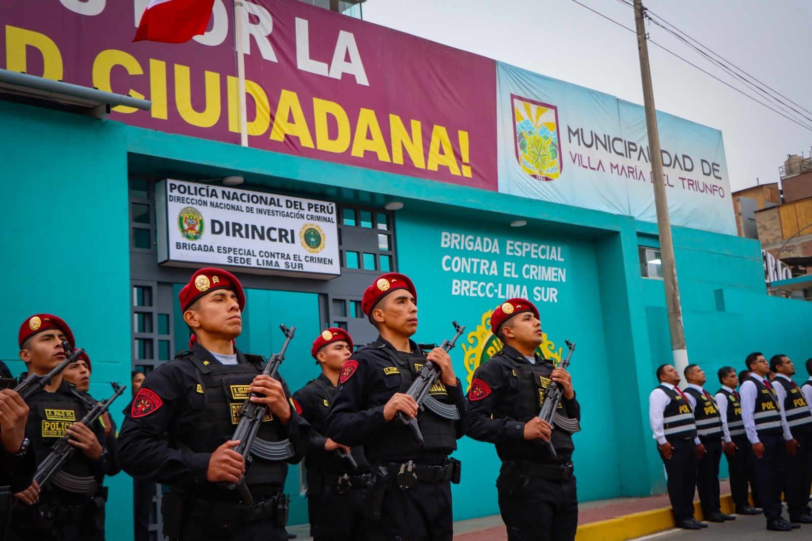 Agentes de la BRECC Lima Sur fueron detenidos por extorsin.