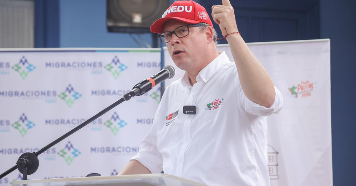 Ministro de Educación asegura que extorsión a colegios ha disminuido: "Teníamos 170 con esa alerta, hoy tenemos menos de 50"