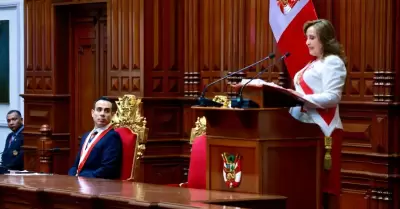 Nuevo pedido de viaje de Dina Boluarte será analizado hoy en el Congreso.