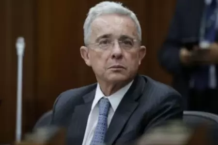 Expresidente lvaro Uribe es sentenciado a 12 aos de prisin domiciliaria.