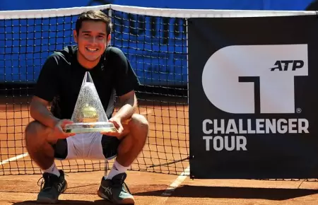 Gonzalo Bueno con el ttulo del Challenger de Liberec.