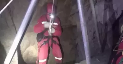 Personal en rescate de cuerpos en mina de Potos.