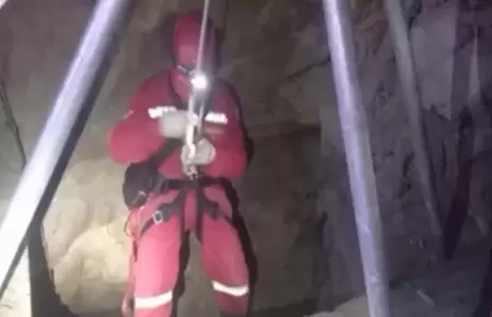 Personal en rescate de cuerpos en mina de Potos.