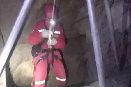 Personal en rescate de cuerpos en mina de Potos.