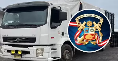 Camin de la Marina fue intervenido en Tacna con carga de contrabando.