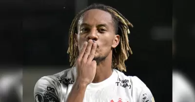 André Carrillo anotó el agónico empate de Corinthians ante Fortaleza.