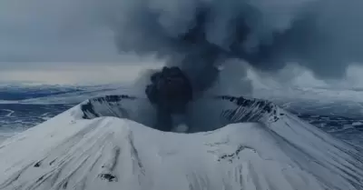 Volcn entra en erupcin en Rusia tras fuerte terremoto