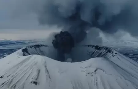 Volcn entra en erupcin en Rusia tras fuerte terremoto