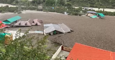Inundacin en la india dej varios muertos y heridos.