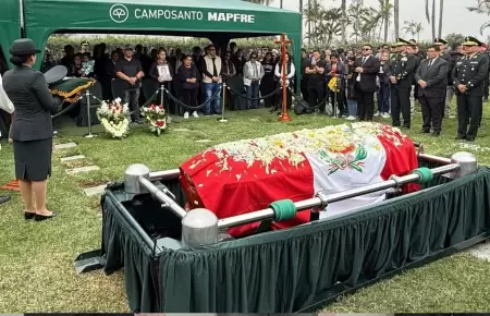 Dan ltimo adis al suboficial Jos Gabriel Munive Gurmendi.