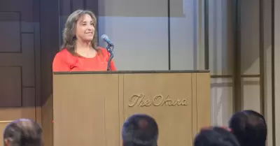 Dina tuvo su primera reunión en Japón.