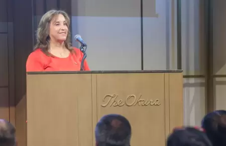 Dina tuvo su primera reunin en Japn.