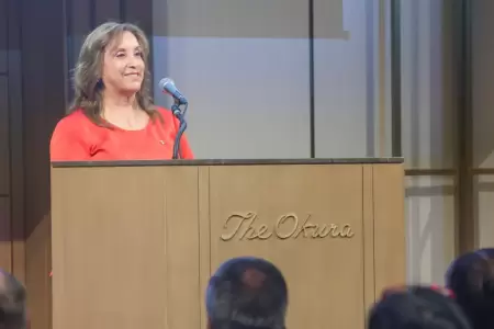Dina tuvo su primera reunin en Japn.