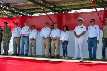 Ministros llegaron a isla Santa Rosa y participan de actividades protocolares