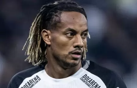Andr Carrillo estar fuera de las canchas tras ser operado por una lesin.