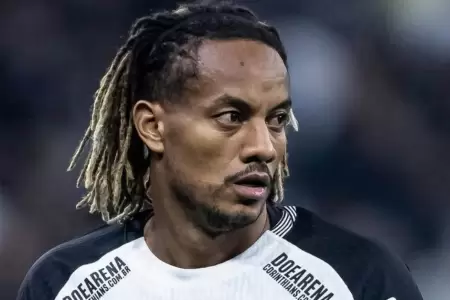 Andr Carrillo estar fuera de las canchas tras ser operado por una lesin.