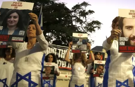 Familias de rehenes israeles se oponen a escalada militar en Gaza.