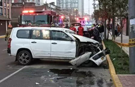 Fuerte choque dej ocho heridos en plena avenida Petit Thouars.
