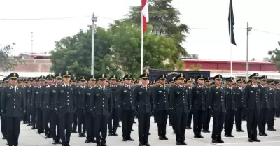 Ejecutivo ordena que aspirantes de la polica se graduen.