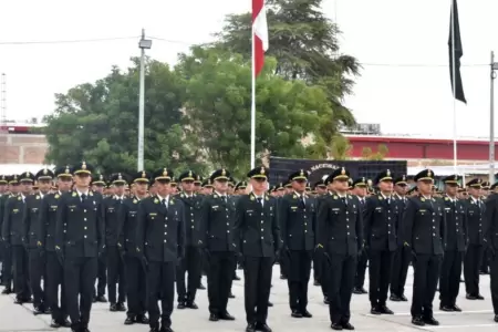 Ejecutivo ordena que aspirantes de la polica se graduen.