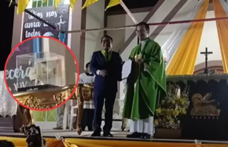 Secretario del Papa Len XIV entreg mitra papal a parroquia de Chiclayo