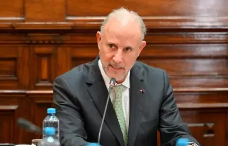 Excanciller consider una provocacin la colocacin de la bandera de Colombia en