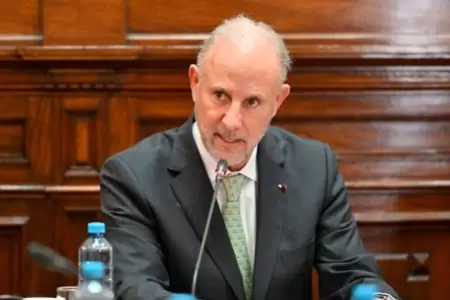 Excanciller consider una provocacin la colocacin de la bandera de Colombia en