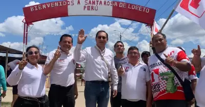 Expresidente Martn Vizcarra viaj a la Isla Santa Rosa.