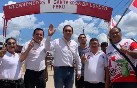 Expresidente Martn Vizcarra viaj a la Isla Santa Rosa.