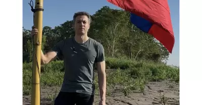 Daniel Quintero coloc bandera colombiana en Santa Rosa