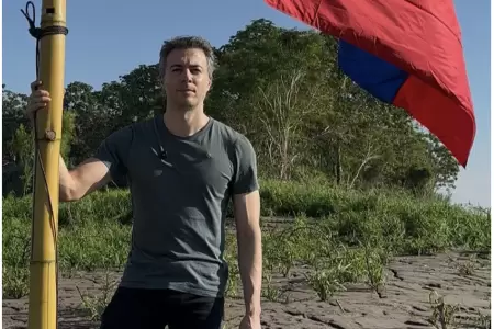 Daniel Quintero coloc bandera colombiana en Santa Rosa
