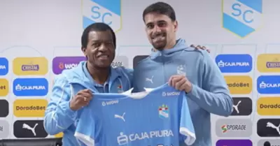 Felipe Vizeu durante su presentación en Cristal.