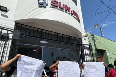 Trabajadores reclaman el pago de sus beneficios en Tacna.