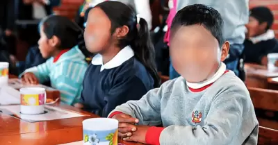 Gobierno oficializa la creacin del Programa de Alimentacin Escolar, que reempl