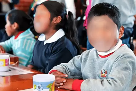 Gobierno oficializa la creacin del Programa de Alimentacin Escolar, que reempl