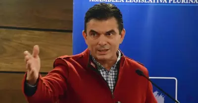 Rodrigo de Paz brinda declaraciones tras resultados electorales