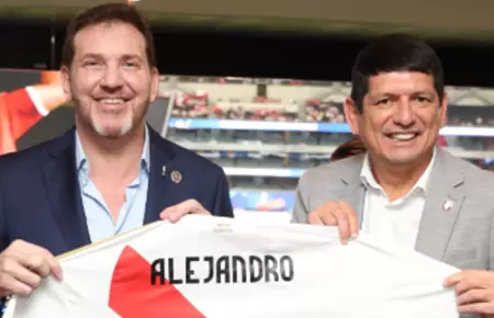 Alejandro Domnguez felicit a Agustn Lozano como presidente de la FPF.