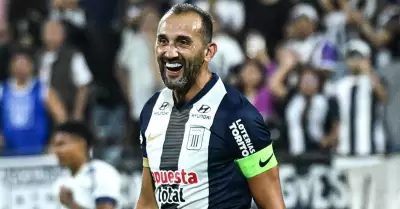 Hernn Barcos seguir siendo jugador de Alianza Lima por todo el 2026.