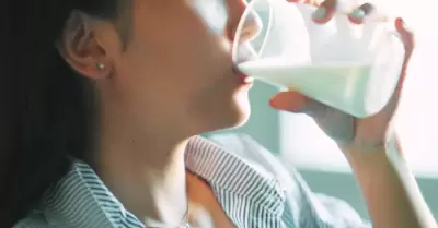 Puede un vaso de leche ayudarte a dormir mejor?