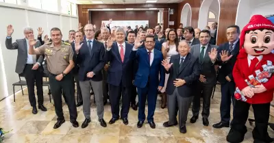 Caja Huancayo premia a policías en concurso